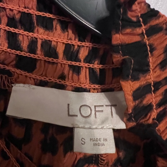 LOFT Leopard Print Smocked Blouse Size S - Picture 6 of 9